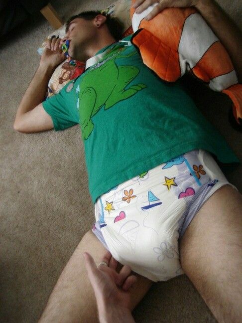Teen Boy Wearing the Adult baby Diaper with sleeping